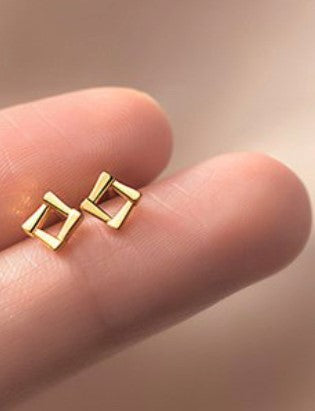 Unique Open Square Stud Earrings: Modern and Chic